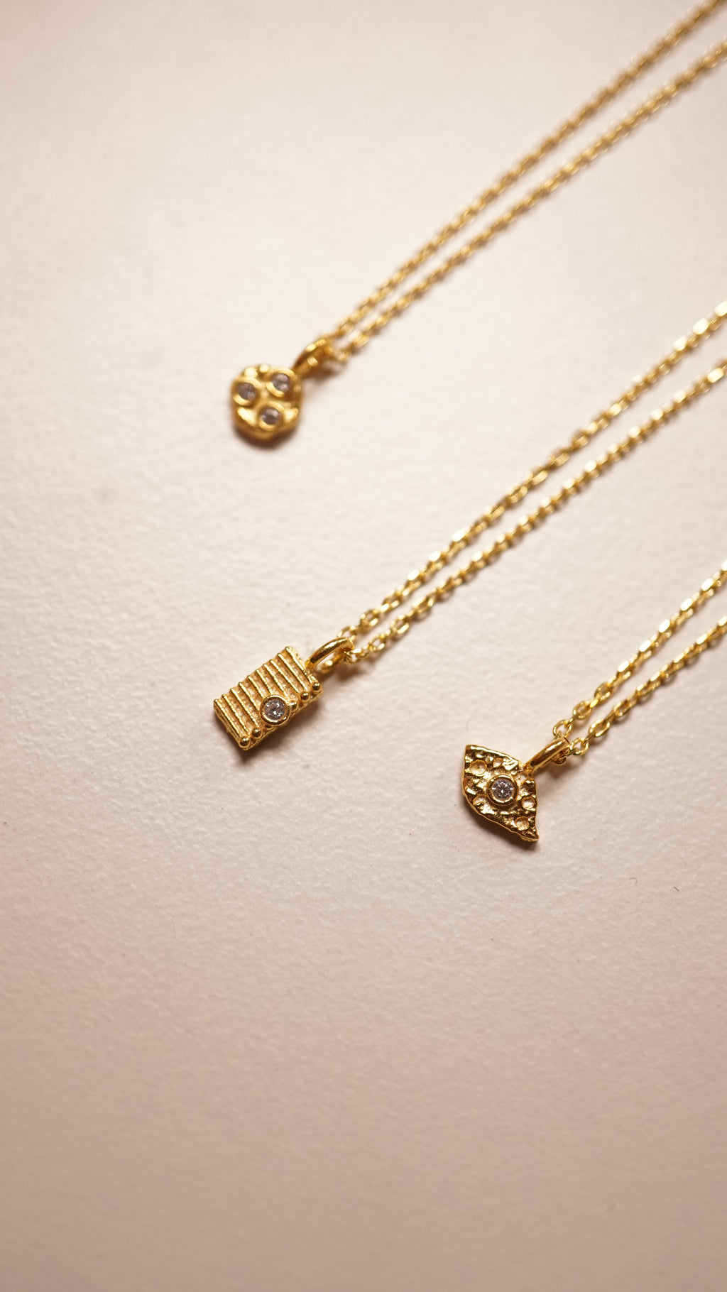 Necklet Dikdörtgen Tek Taşlı Kolye