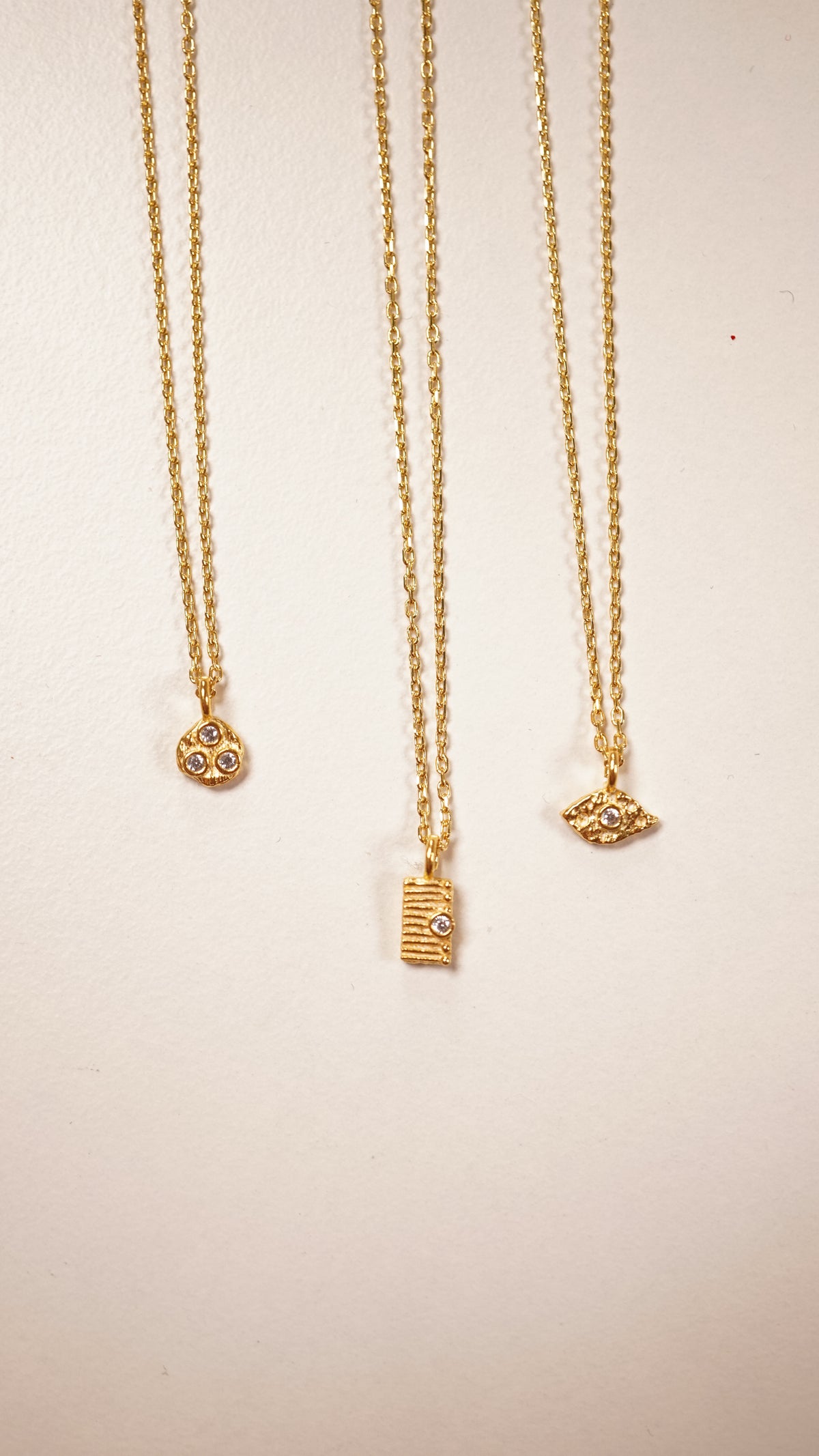 Necklet Yuvarlak Üç Taşlı Kolye