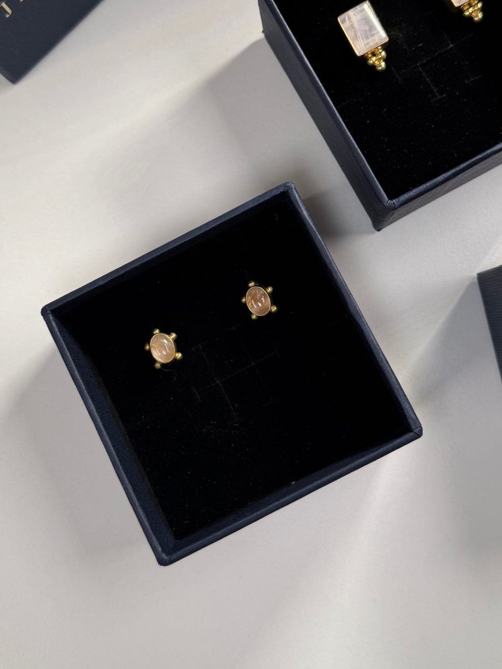 Golden Rutil Beş Nokta Küpe